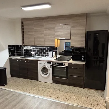 Modern Spacious Flat Near And Airport With Parking & Wifi Apartment Dublin