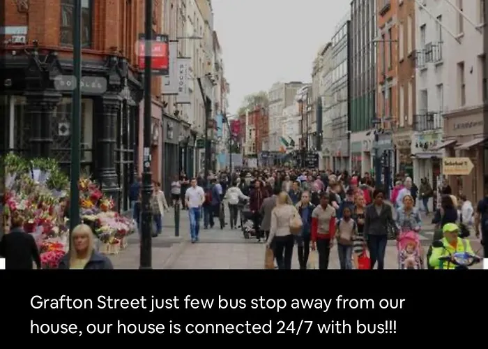 Modern Spacious Flat Near And Airport With Parking & Wifi