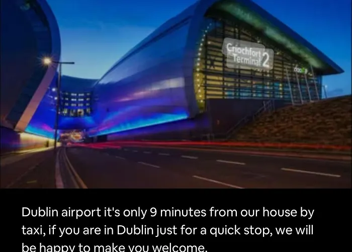 Modern Spacious Flat Near And Airport With Parking & Wifi